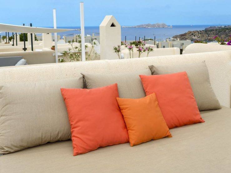 Coqueta Casa Adosada en Playa Cala Tarida, alquiler en Ibiza