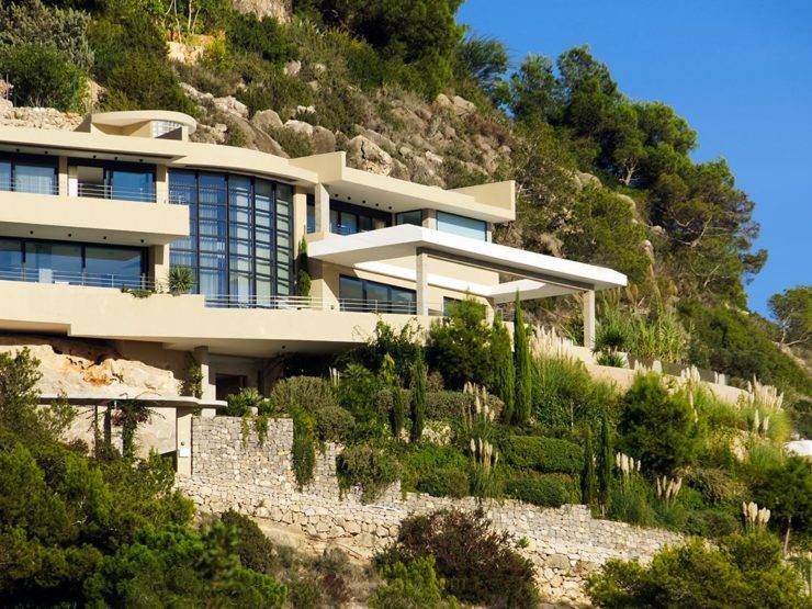 Hermosa Villa Contemporánea con Vistas Panorámicas a la Ciudad de Ibiza. Casa Piro