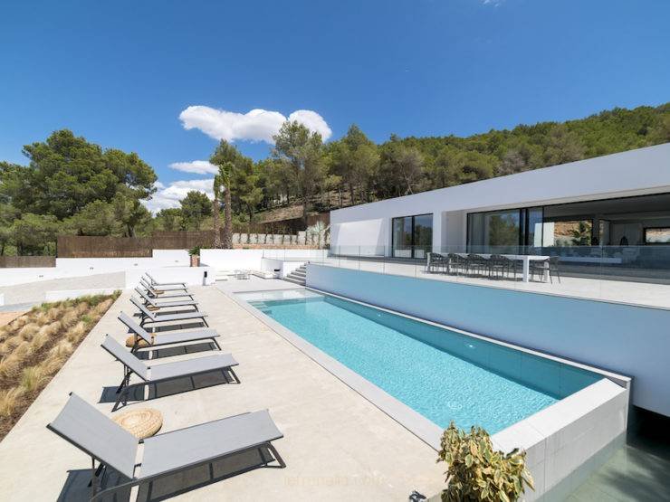 Lujosa Villa de Diseño al Más Alto Nivel. Villa Ofelia